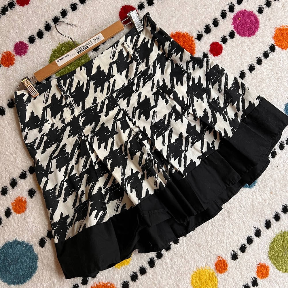 Large houndstooth pattern skirt